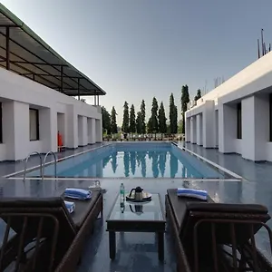 Resort Fateh Vilas & ***